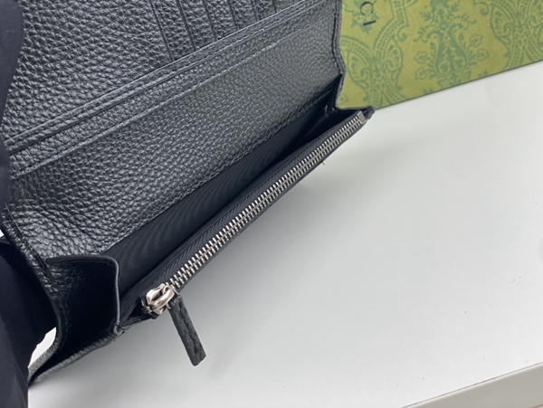 グッチ財布コピー着用イメージ